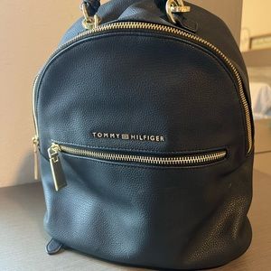 Tommy Hilfiger mini bag pack. Black.